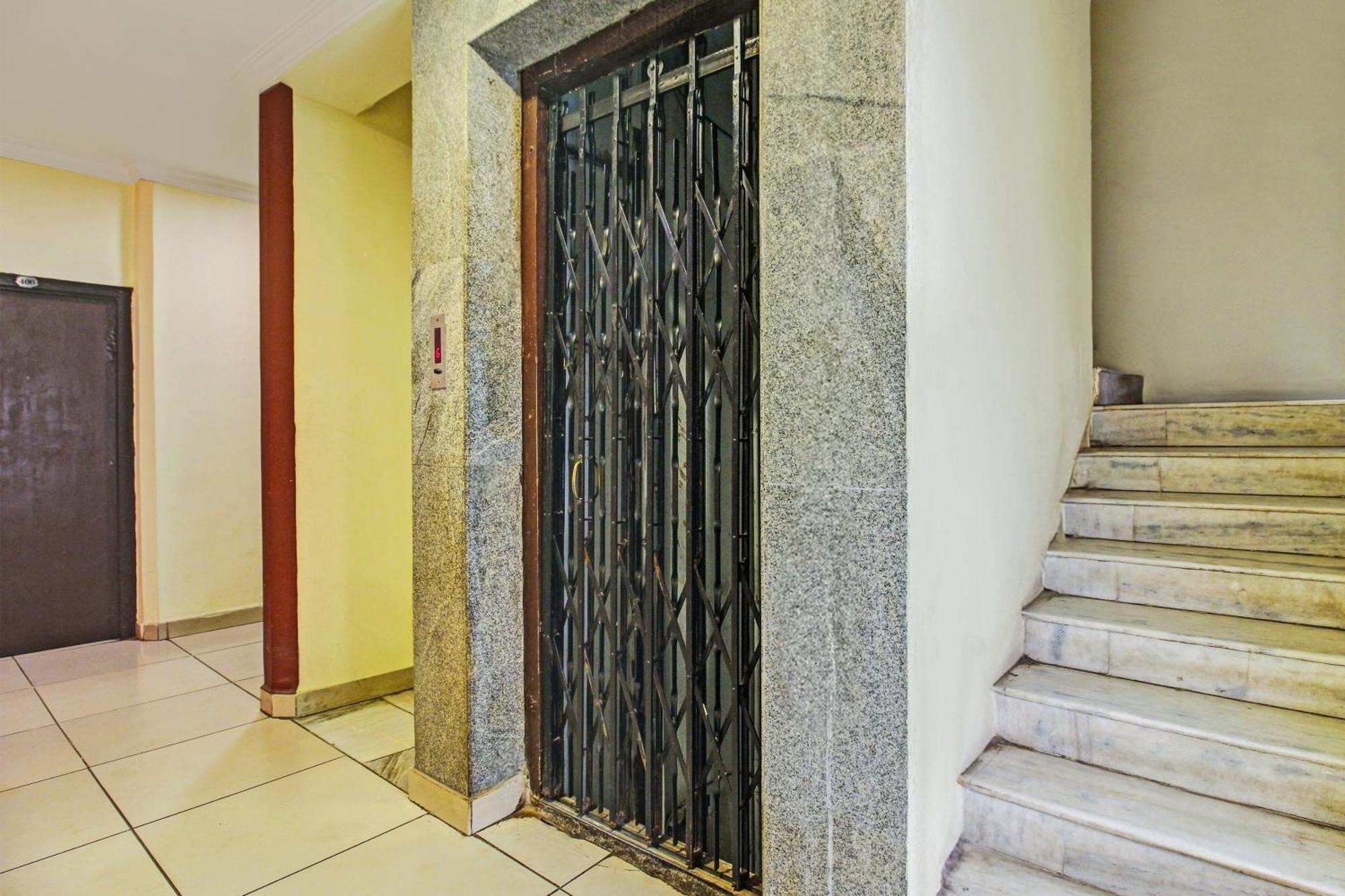 Hotel O Ruma Near Nampally Railway Station Haïdarabad Extérieur photo